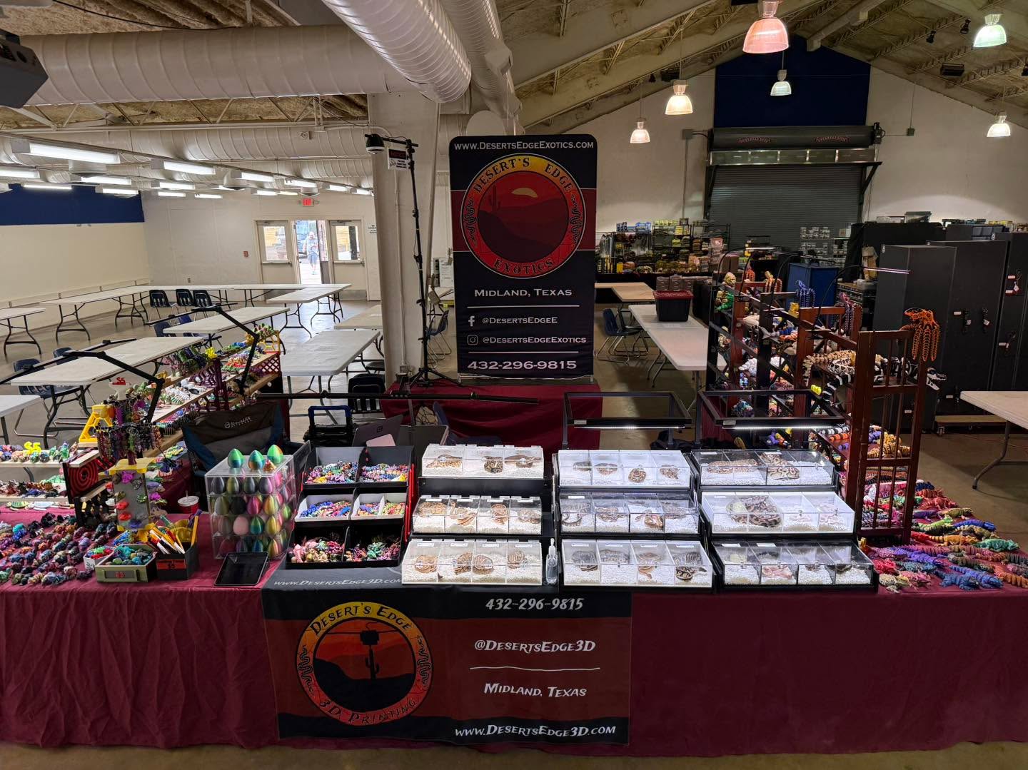 We are setup and ready for the Abilene HERPS Exotic Reptile and Pet Shows.
Come out and see us this weekend, we have an assortment of freshly ready for new homes ball pythons and our 3D prints.
Saturday 10-5
Sunday 10-4
.
.
.
#royalpythonsofinstagram #royalpythonsofig #royalpythons #royalpythonmorphs #royalpythonbreeder #royalpython #desertsedgeexotics #ballpythonbreeder #reptilesofinstagram #ballpythonmorph #ballpythonofinstagram #ballpython #ballpythonmorphs #reptilebreeder #ballpythonsofinstagram #reptilekeeper #ballpythonbreeding #reptiles #snakesofinstagram #herpshow #reptileexpo #reptileexpos #abilene #abilenetx #abilenetexas