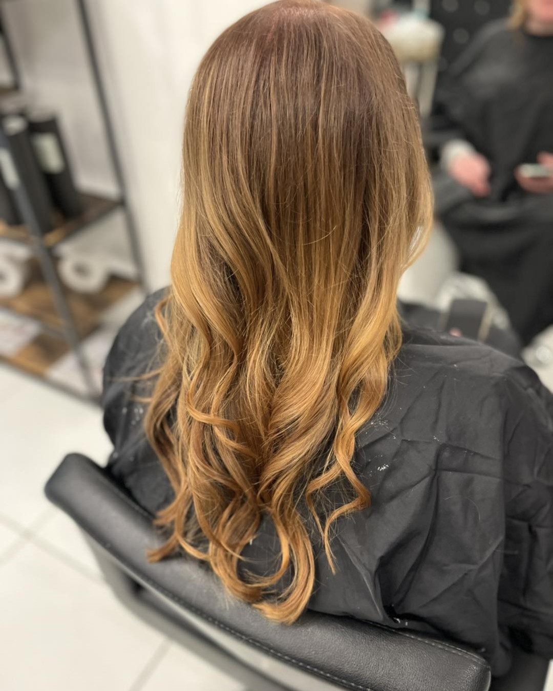 •Autumnal Balayage•
#repair #olaplex #nineyards #volume #moisture #sbshair #ghd #haircare #studio19hair #chorleysalon #hairbyabi #matrix #blondeme #balayage #autumn #refresh
