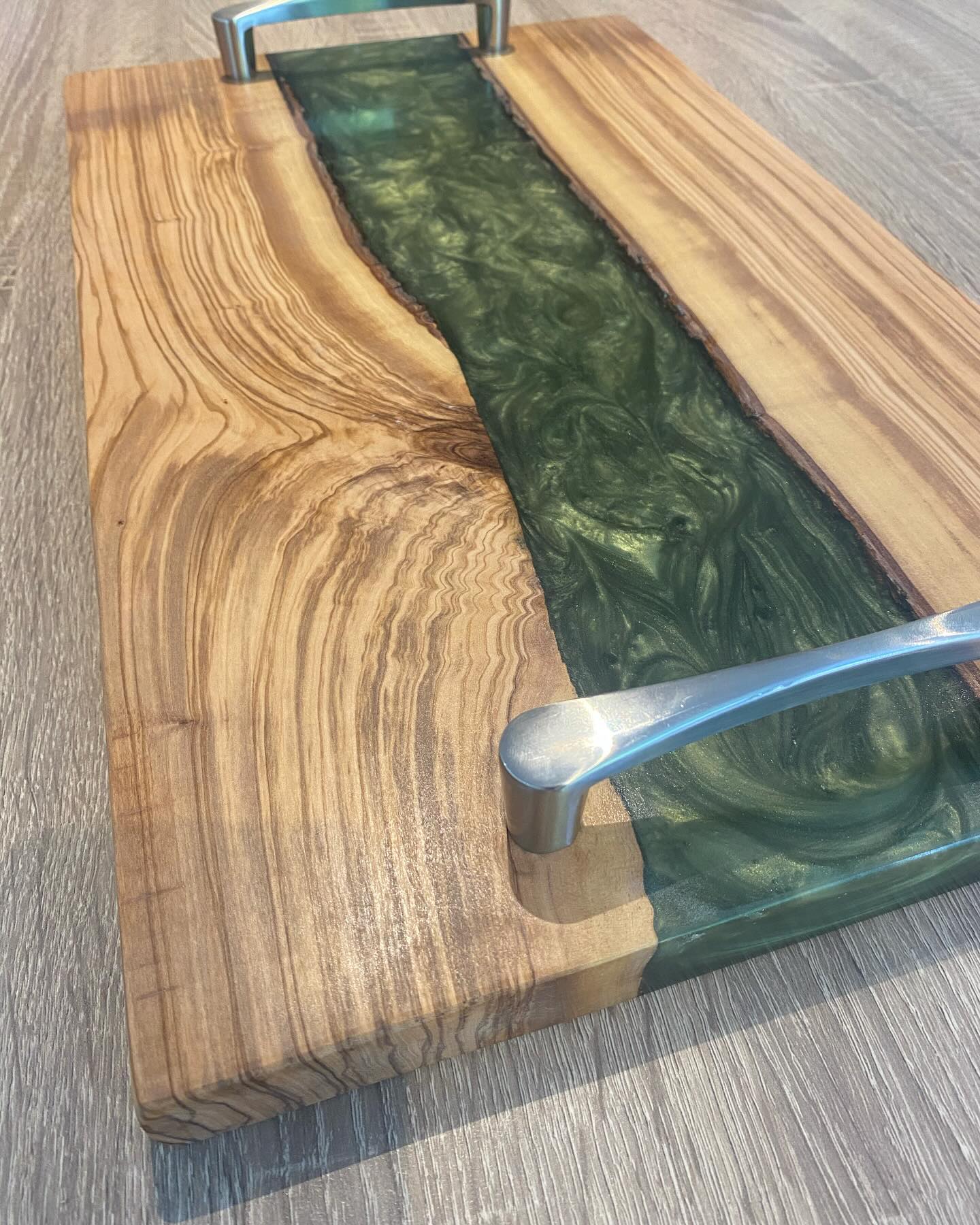 Managed to finish this commission this afternoon.
It’s Italian Olive wood with olive coloured resin and nickel handles, just as the customer requested.
After yesterday’s successful summer market in the town centre I’ve got to crack on and make more stock for the shop.