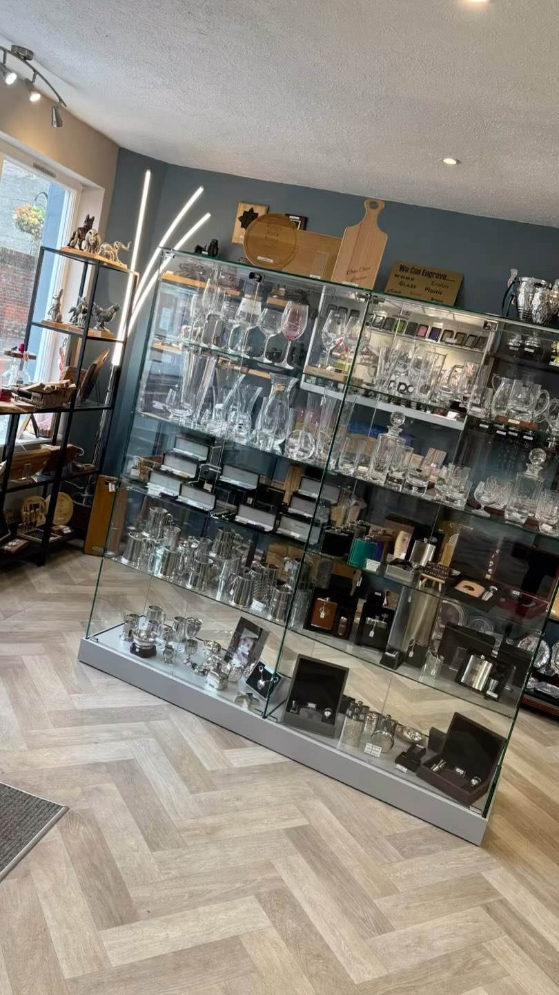Had a little jig around of the shop today, new window display and new centre display, let us know what you think 😊
#shopdisplay #windowdisplay #warminsterwiltshire #warminsterbusiness #giftshop