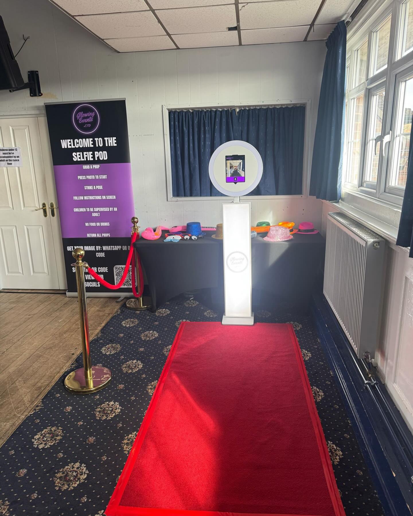 White digital selfie pod out this evening, ideal for all venues as they take up minimal space. Book one of our pods for your whole event for just £199!! This includes props and link to online gallery of all images taken. All images are downloaded by watsapp or QR code straight to your guests phones ( signal dependent ). Very popular this year, book yours now with a £50 deposit. We also have a print option please enquire.